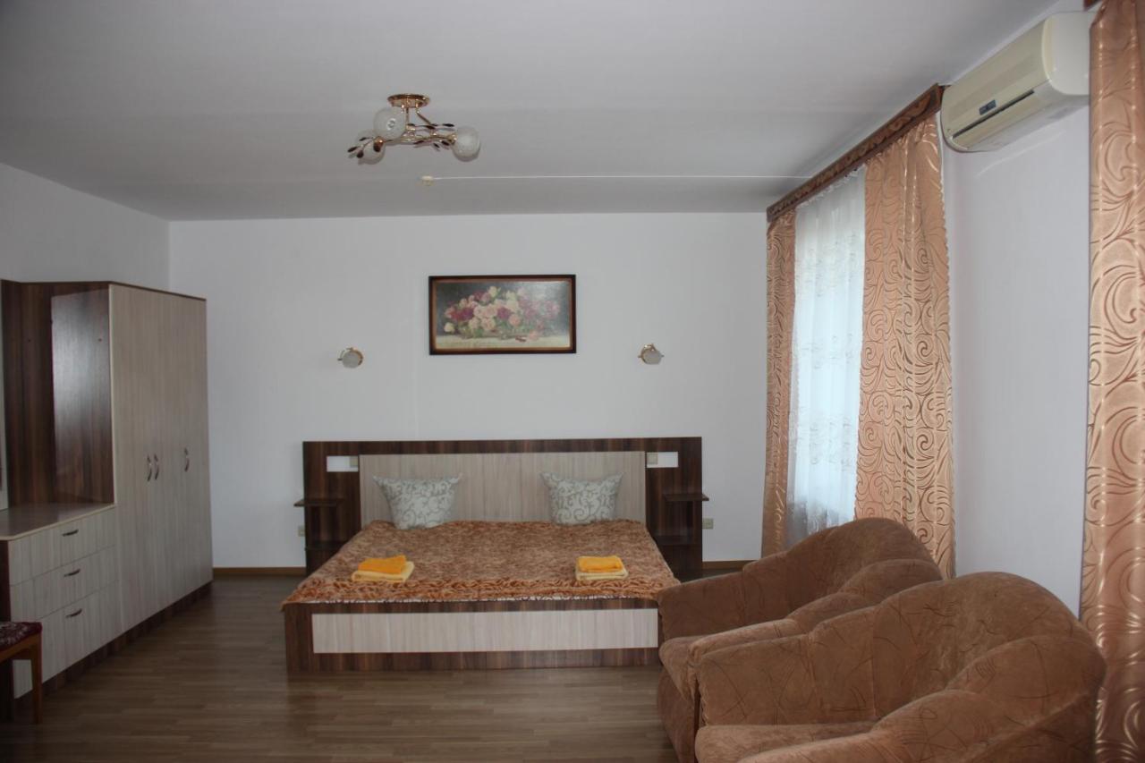 Hotel - Restaurant "Lion'S Heart" Velyka Omelyana Exterior foto